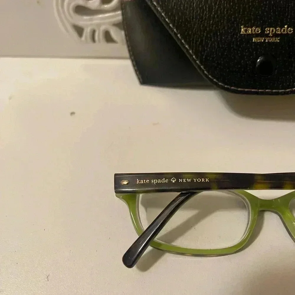 Kate Spade great color, high quality eyeglass Comes with case